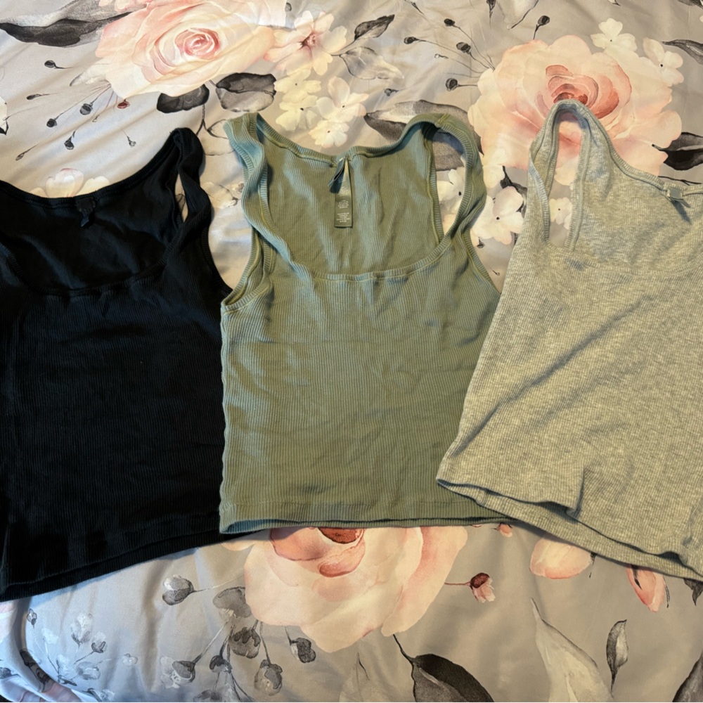 SKIMS USED 3 TANK TOPS.